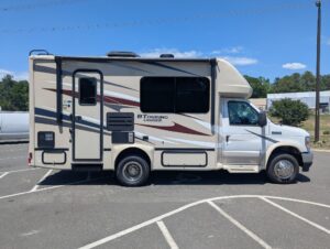 2021 Gulf Stream BT Cruiser 5210 — photo 4 of 70