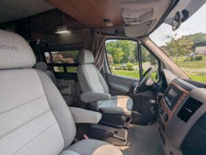 2011 Roadtrek Adventurous — photo 29 of 47