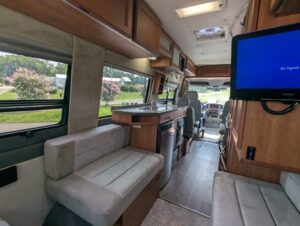 2011 Roadtrek Adventurous — photo 18 of 47