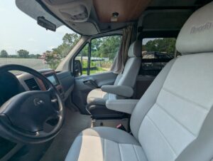 2011 Roadtrek Adventurous — photo 25 of 47