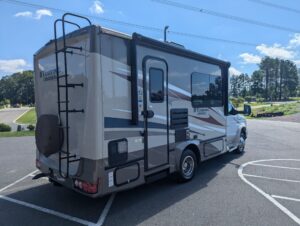 2022 Gulf Stream BT Cruiser 5210 — photo 4 of 72