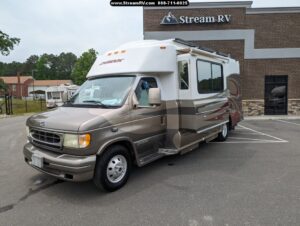 2002 Chinook 24 Glacier Class C — Stream RV, Creedmoor NC