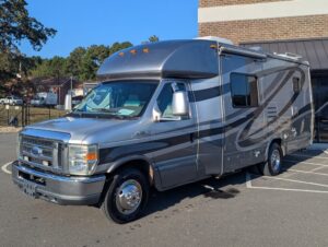 2008 Phoenix USA M2400 Phoenix Cruiser — photo 3 of 5