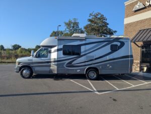 2008 Phoenix USA M2400 Phoenix Cruiser — photo 4 of 5