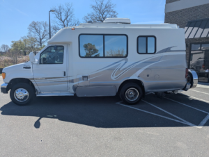 2004 Chinook 2100 Premier — photo 2 of 5