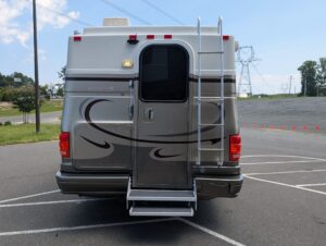 2003 Chinook Destiny Special Edition — photo 8 of 47