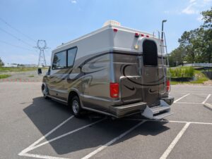 2003 Chinook Destiny Special Edition — photo 4 of 47