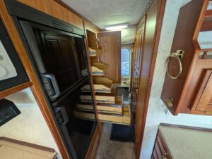 2003 Chinook Destiny Special Edition — photo 23 of 47