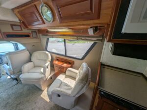 2003 Chinook Destiny Special Edition — photo 17 of 47