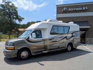 2003 Chinook Destiny Special Edition — photo 2 of 47