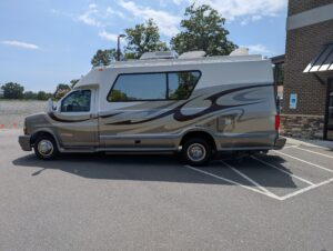 2003 Chinook Destiny Special Edition — photo 3 of 47