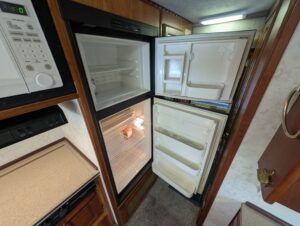 2003 Chinook Destiny Special Edition — photo 45 of 47