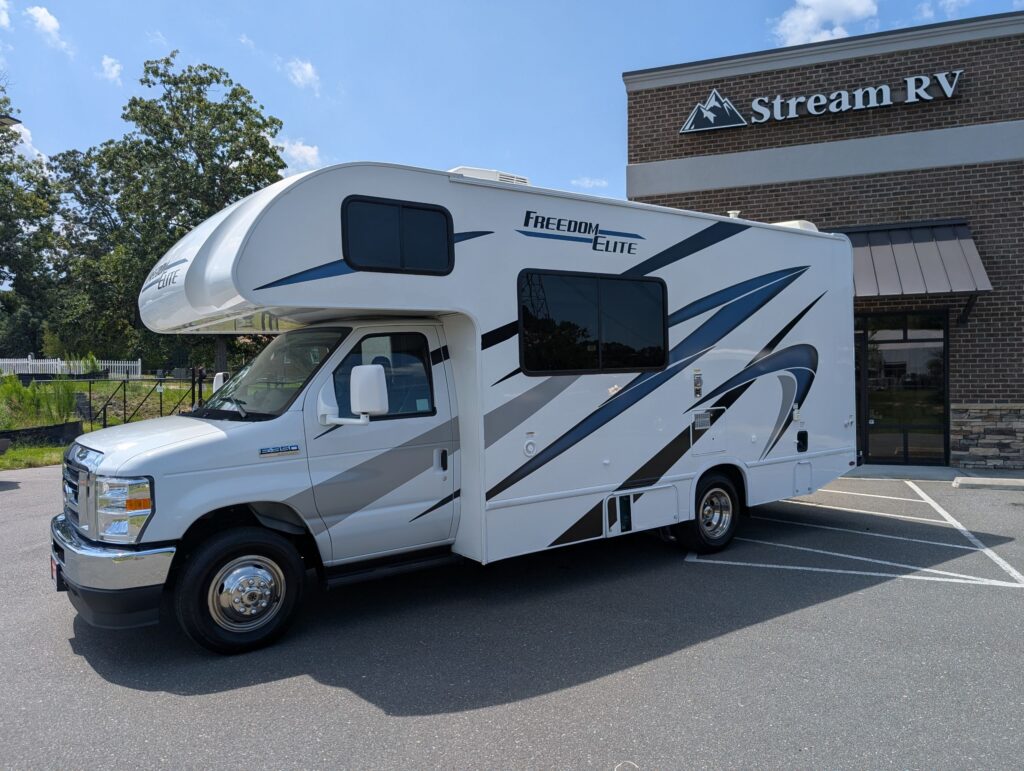 2021 Thor Freedom Elite M-HE22 — exterior